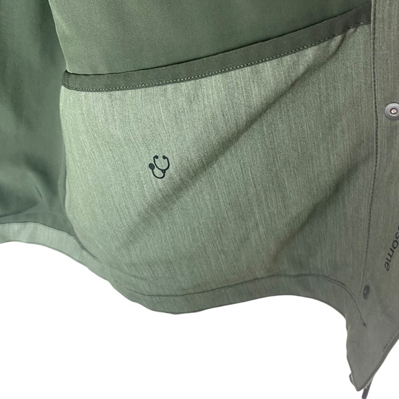 FIGS Page Scrub Jacket in Moss Size L - Picture 11 of 15